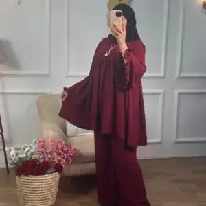 الفساتين والعباءات